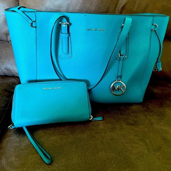 Michael Kors shoulder purse and matching wallet - Picture 1 of 6